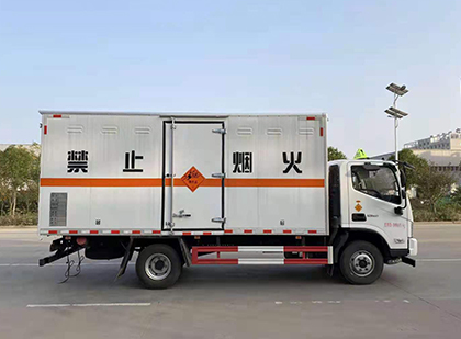 红山街道爆破器材运输车