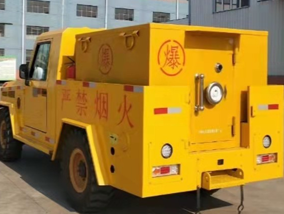 红山街道凯龙爆破器材运输车：保障爆破任务的安全运行