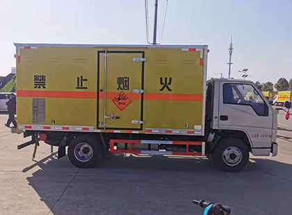 红山街道爆破器材运输车技术升级与安全合规新趋势